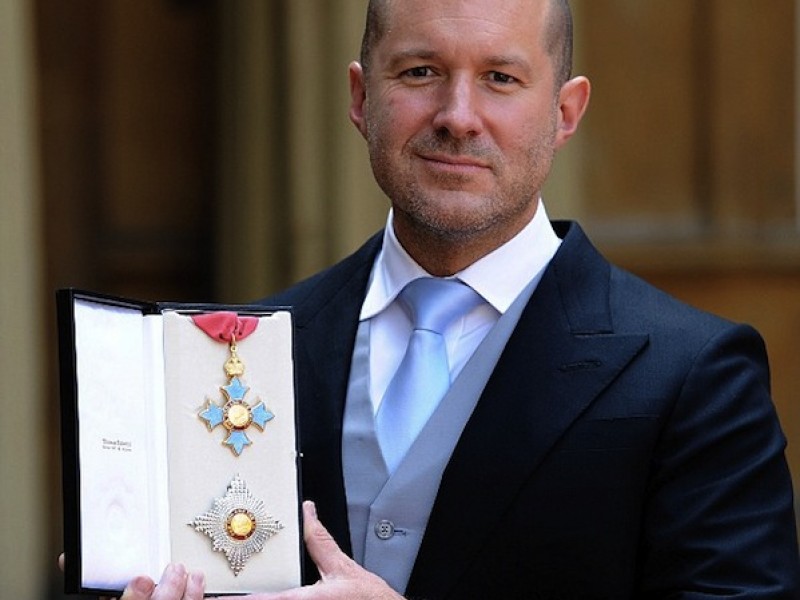 Jonathan ive به طور رسمی لقب شوالیه را در بریتانیا دریافت کرد