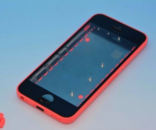 تصاویر iPhone 5C قرمز با پنل جلویی منتشر شد